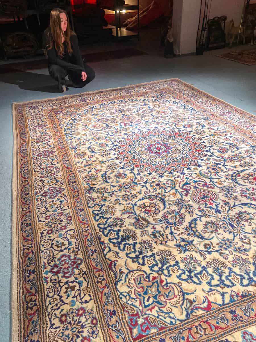 Äärimmäisen yksityiskohtainen nain silkillä 355 x 250 cm varattu 21.7. klo 20 asti (kopio)