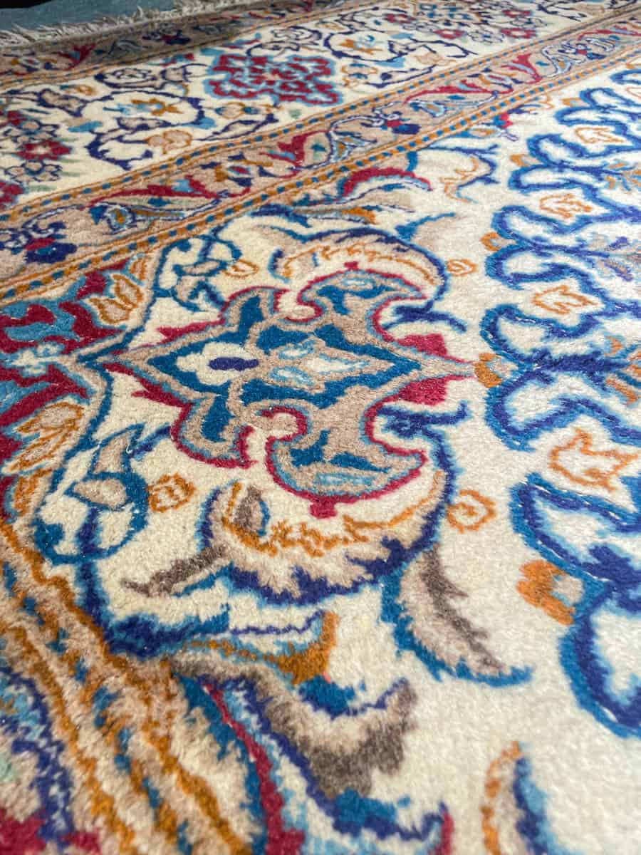 Äärimmäisen yksityiskohtainen nain silkillä 355 x 250 cm varattu 21.7. klo 20 asti (kopio)