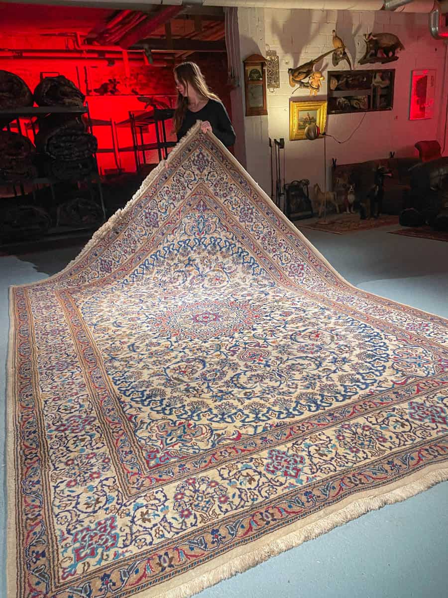 Äärimmäisen yksityiskohtainen nain silkillä 355 x 250 cm varattu 21.7. klo 20 asti (kopio)