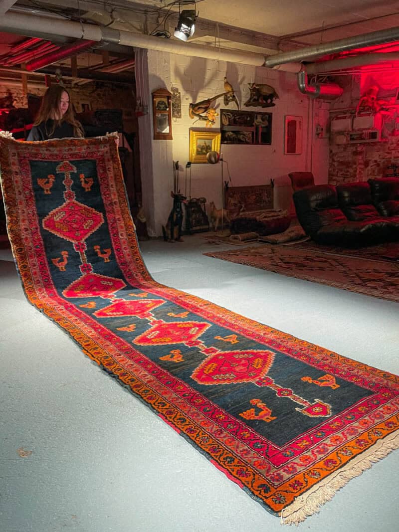 tyrmäävä puoliantiikkinen sarab käytävämatto – 407 x 110 cm