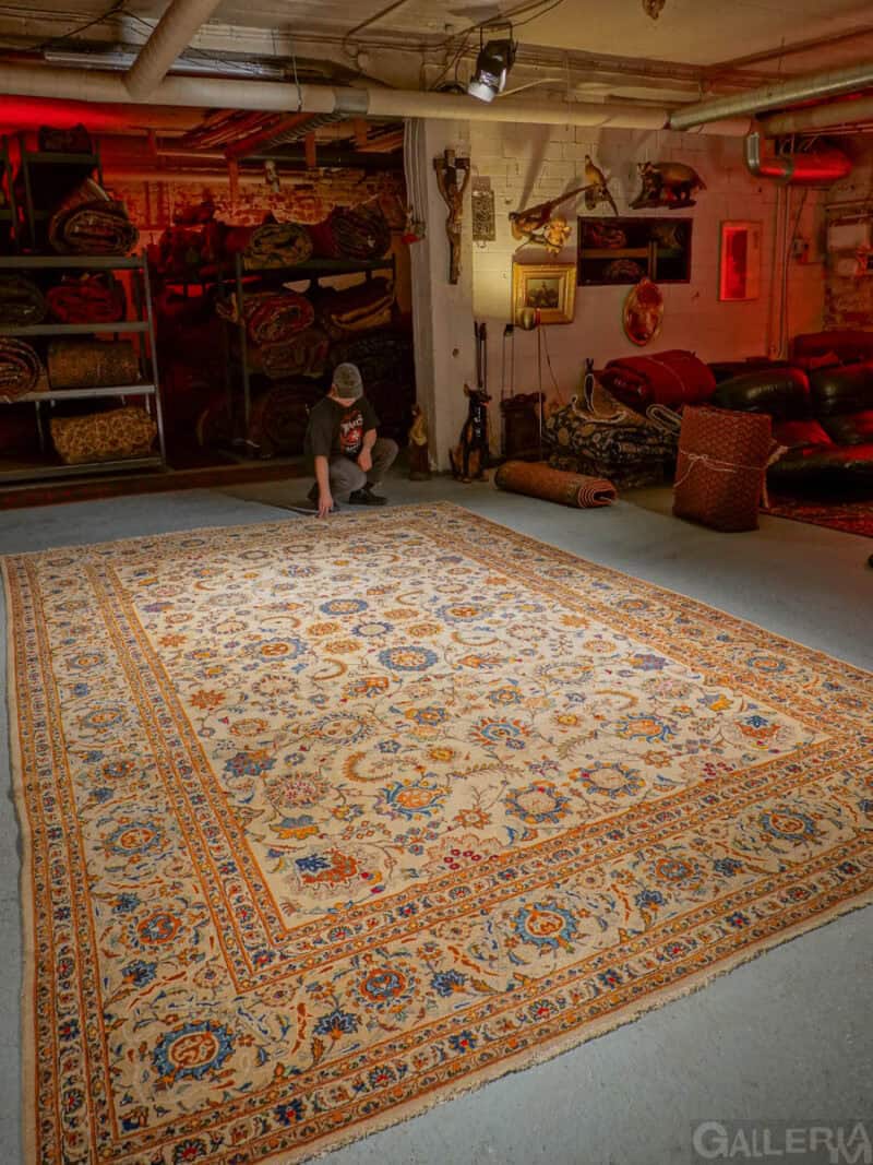 lumoavan kaunis palatsikokoinen keshan  420 x 275 cm