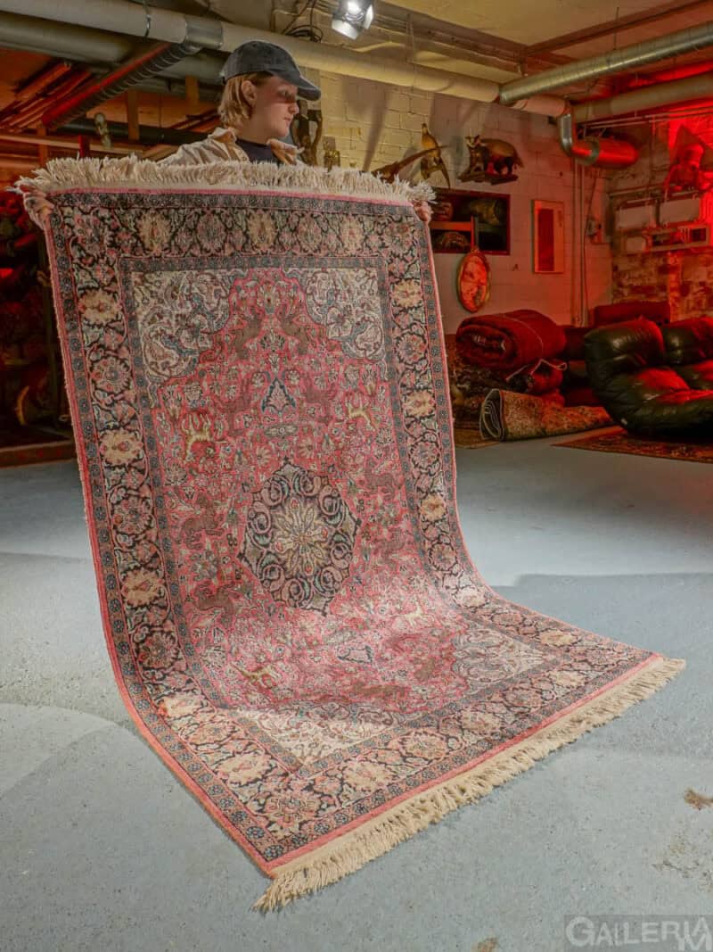 silkkimatto – upea eläinaiheinen kasmir 182 x 115 cm