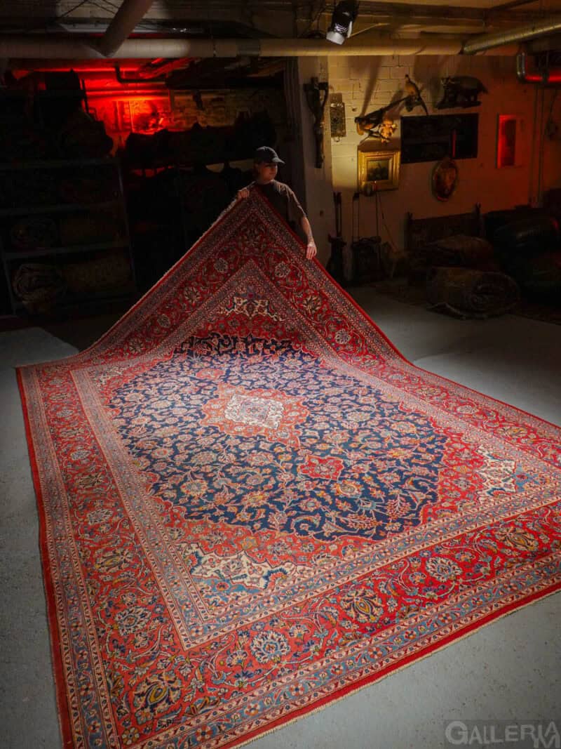 hehkuvan punainen keshan  395 x 265 cm