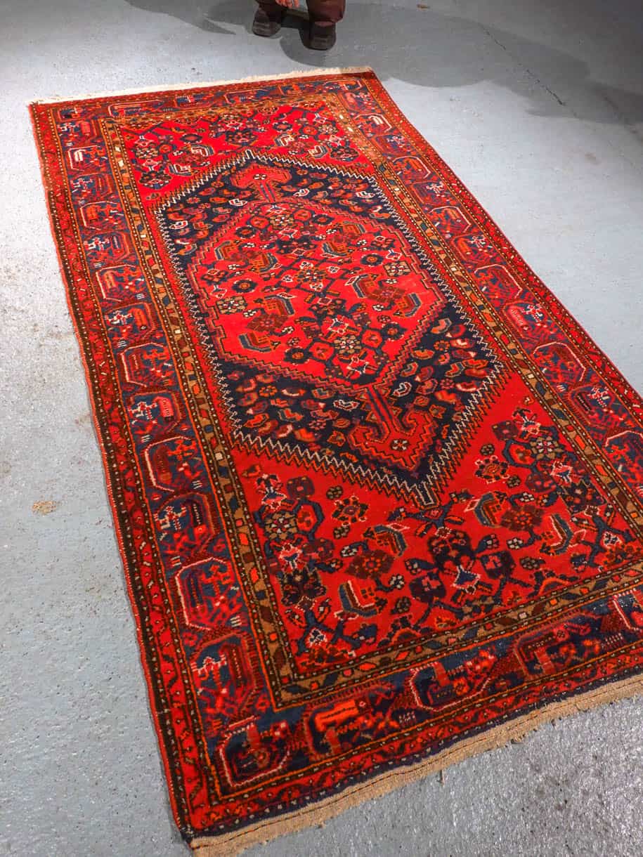 säväyttävän punainen hamadan 210 x 120 cm
