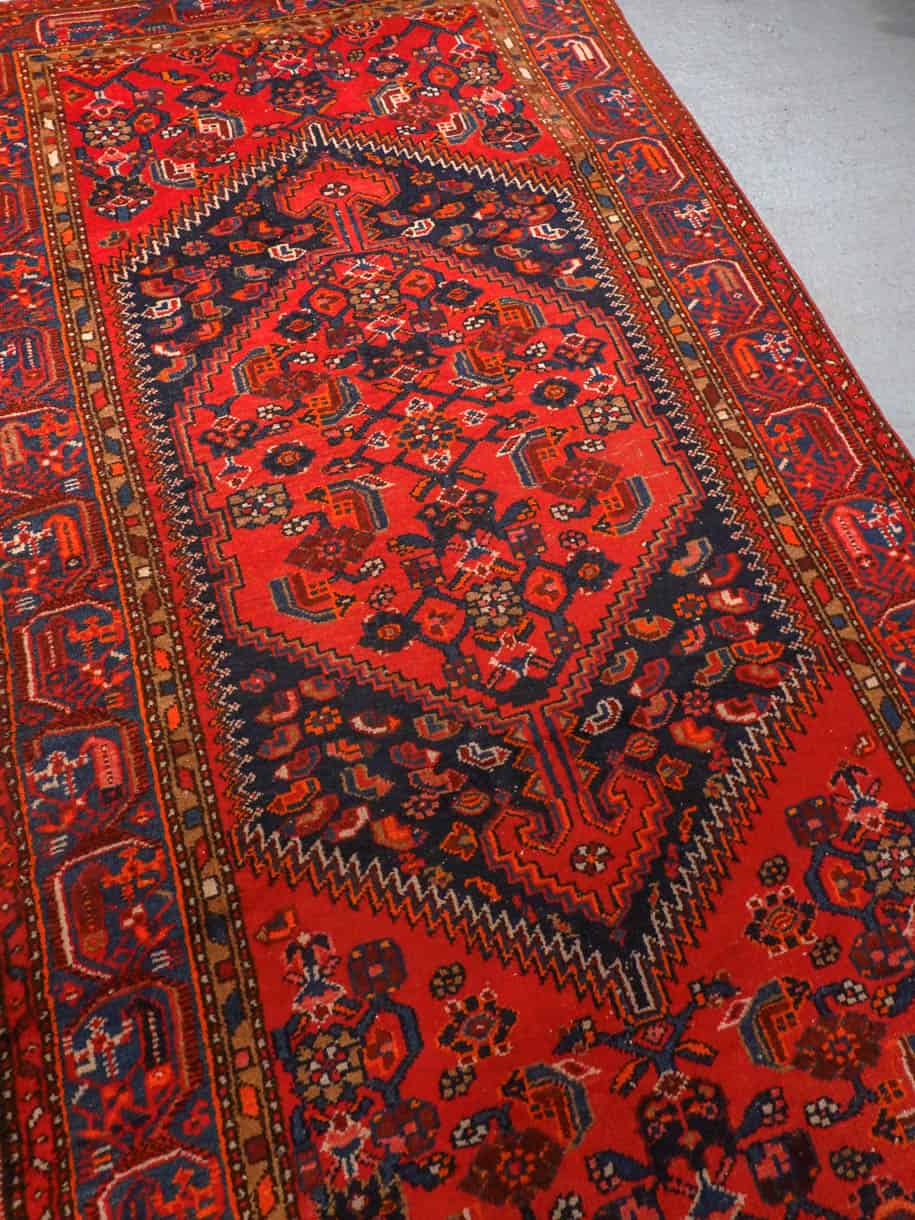 säväyttävän punainen hamadan 210 x 120 cm