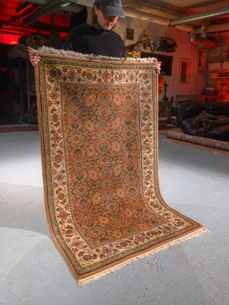 yksityiskohtainen maanläheinen tabriz 200 x 135 cm (kopio)