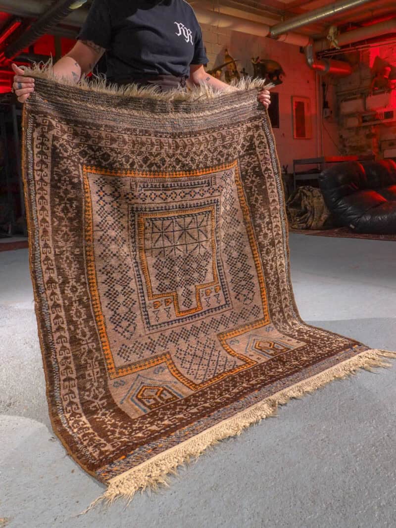tunnelmallinen puoliantiikki balutsi  138 x 99 cm (kopio)