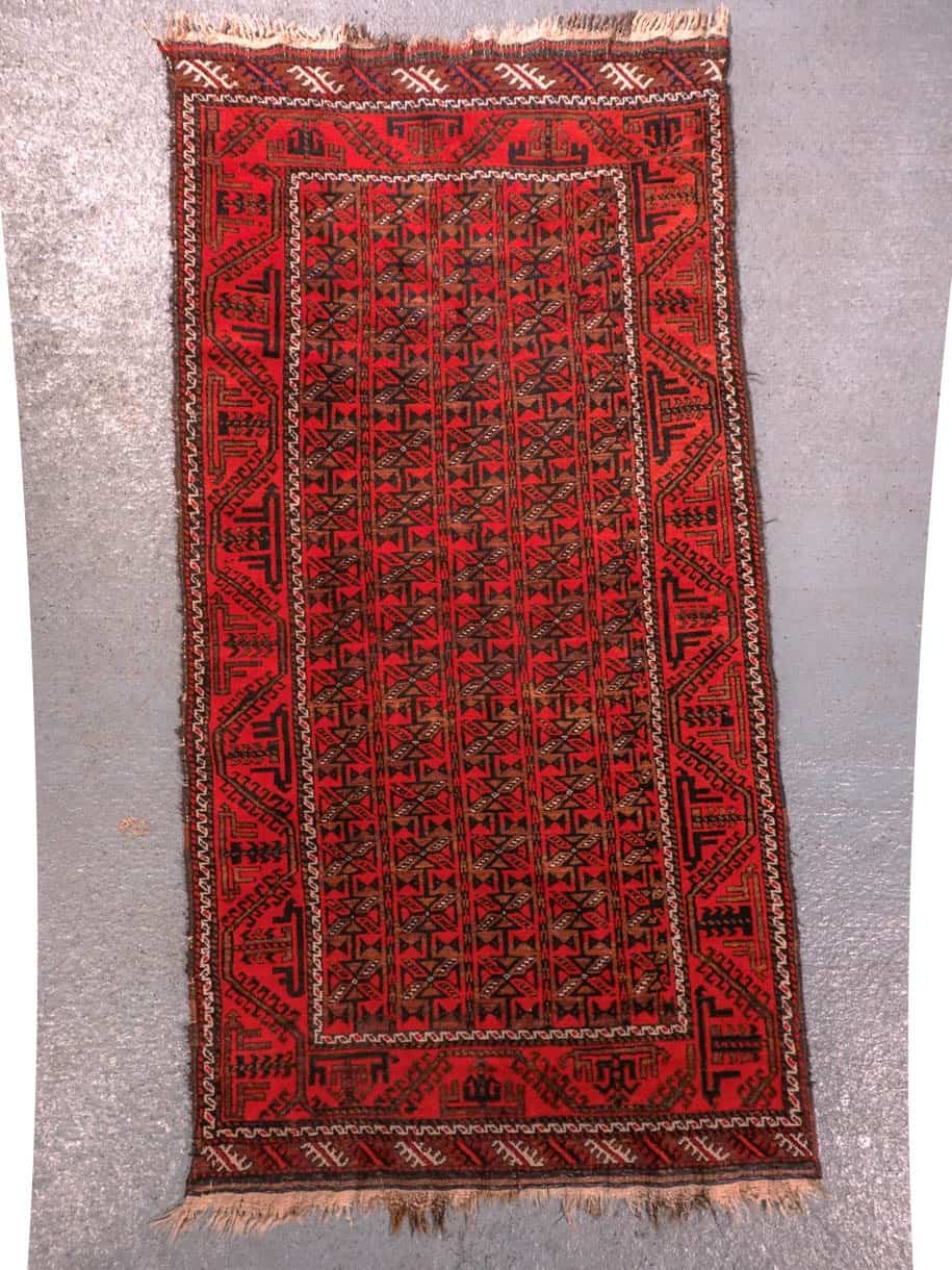 Punainen käsinsolmittu Balutsi-villamatto, 173 × 89 cm