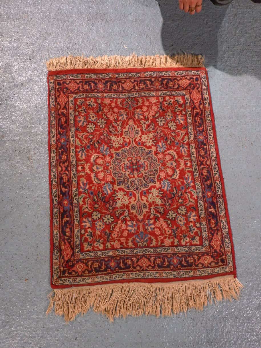 Punainen käsinsolmittu Ghom-villamatto, 80 × 63 cm