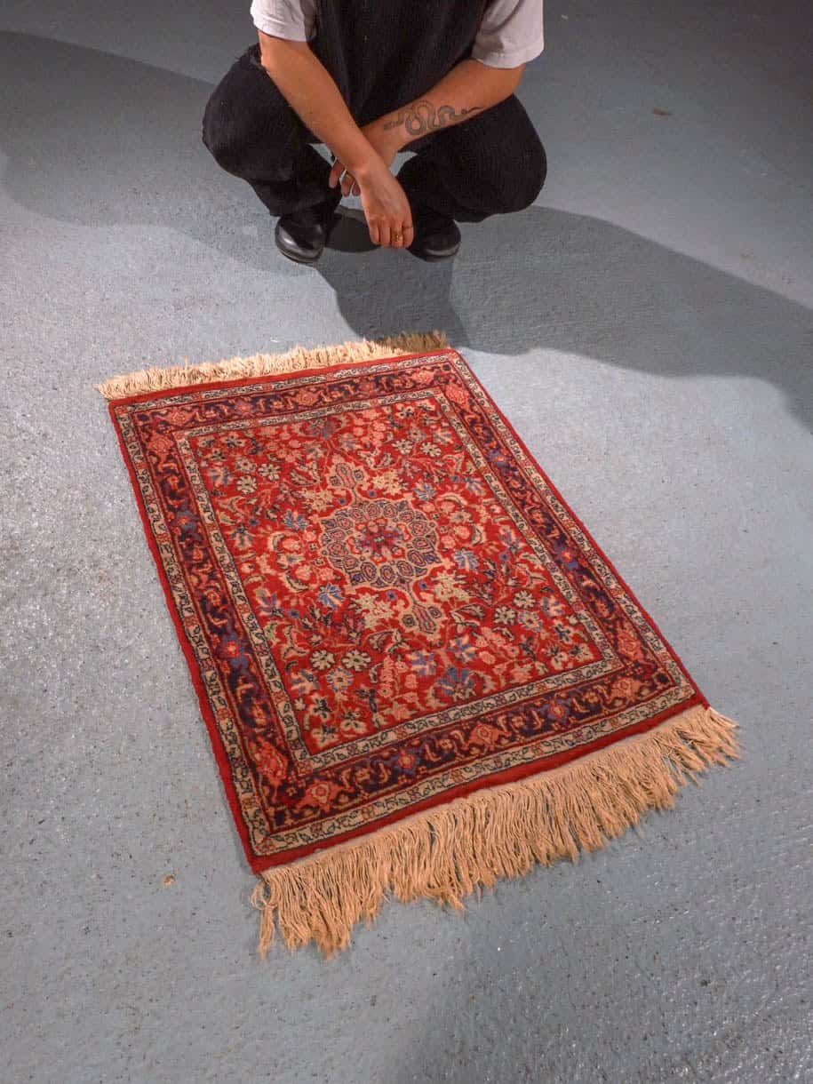 Punainen käsinsolmittu Ghom-villamatto, 80 × 63 cm