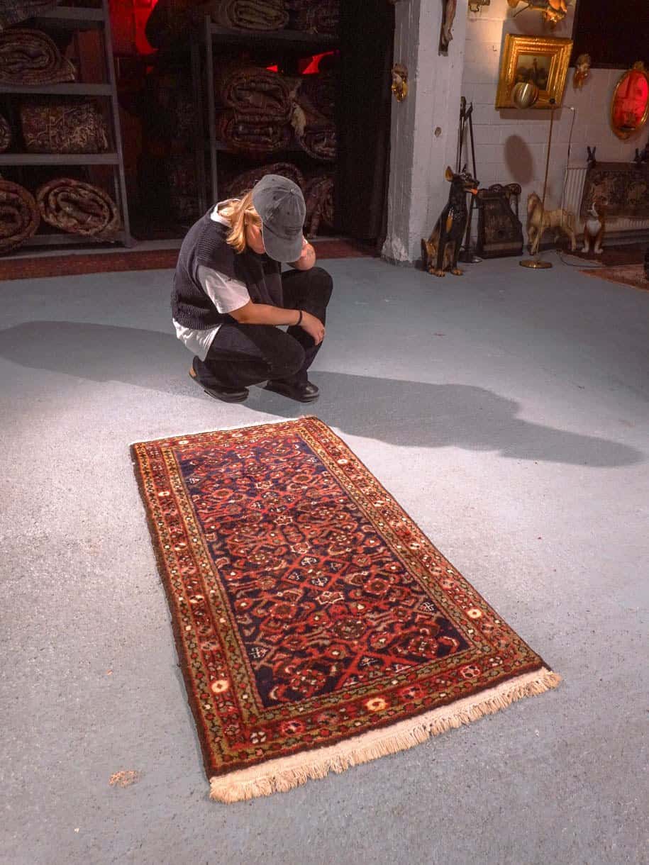Punainen käsinsolmittu Hamadan-villamatto, 125 × 65 cm