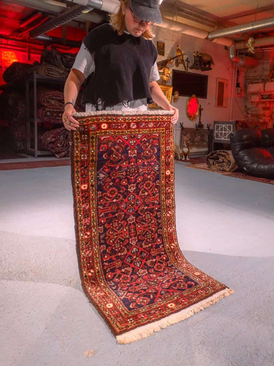 Punainen käsinsolmittu Hamadan-villamatto, 125 × 65 cm