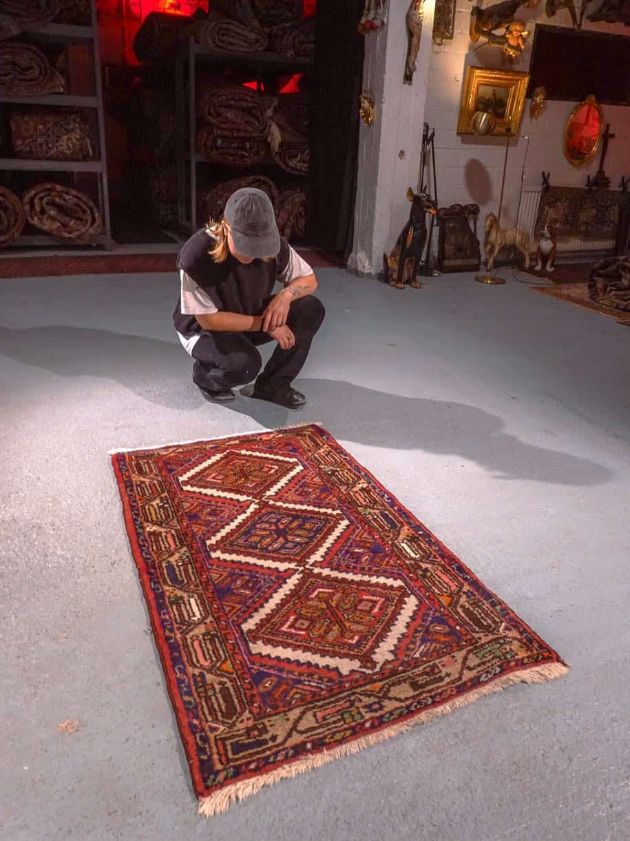 Punainen käsinsolmittu Hamadan-villamatto, 127 × 78 cm