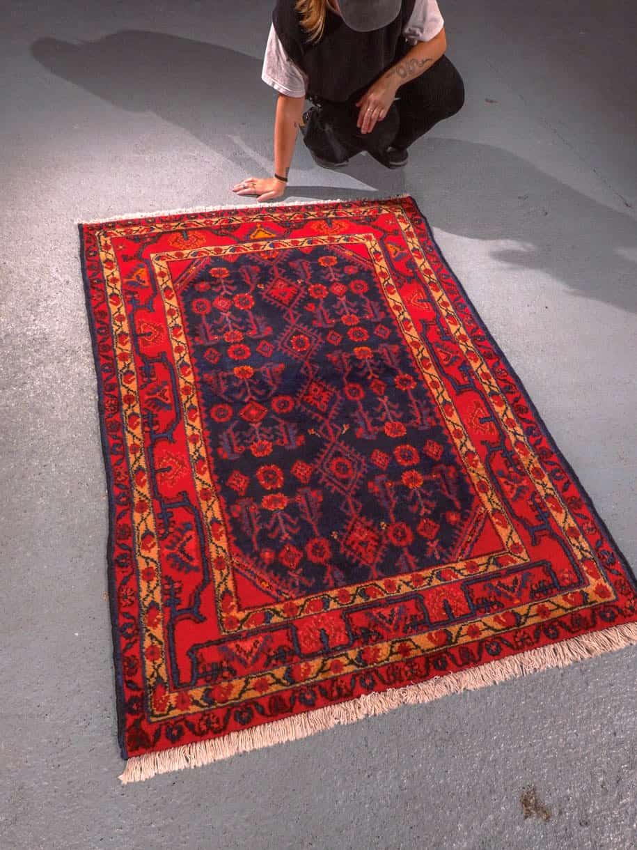 Punainen käsinsolmittu Hamadan-villamatto, 150 × 105 cm