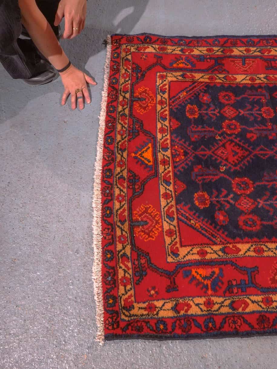 Punainen käsinsolmittu Hamadan-villamatto, 150 × 105 cm