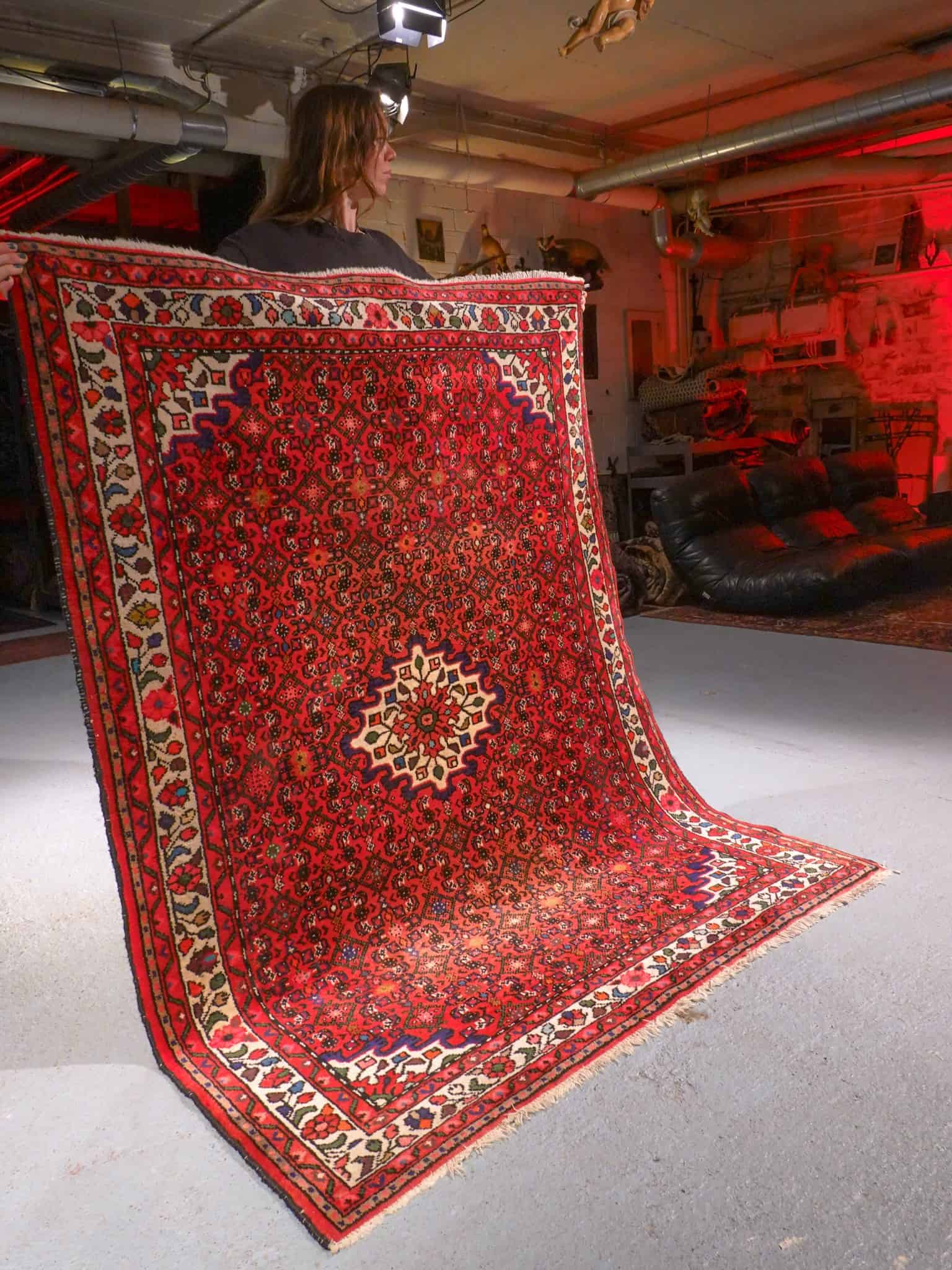 Punainen käsinsolmittu Hamadan-villamatto, 191 × 150 cm