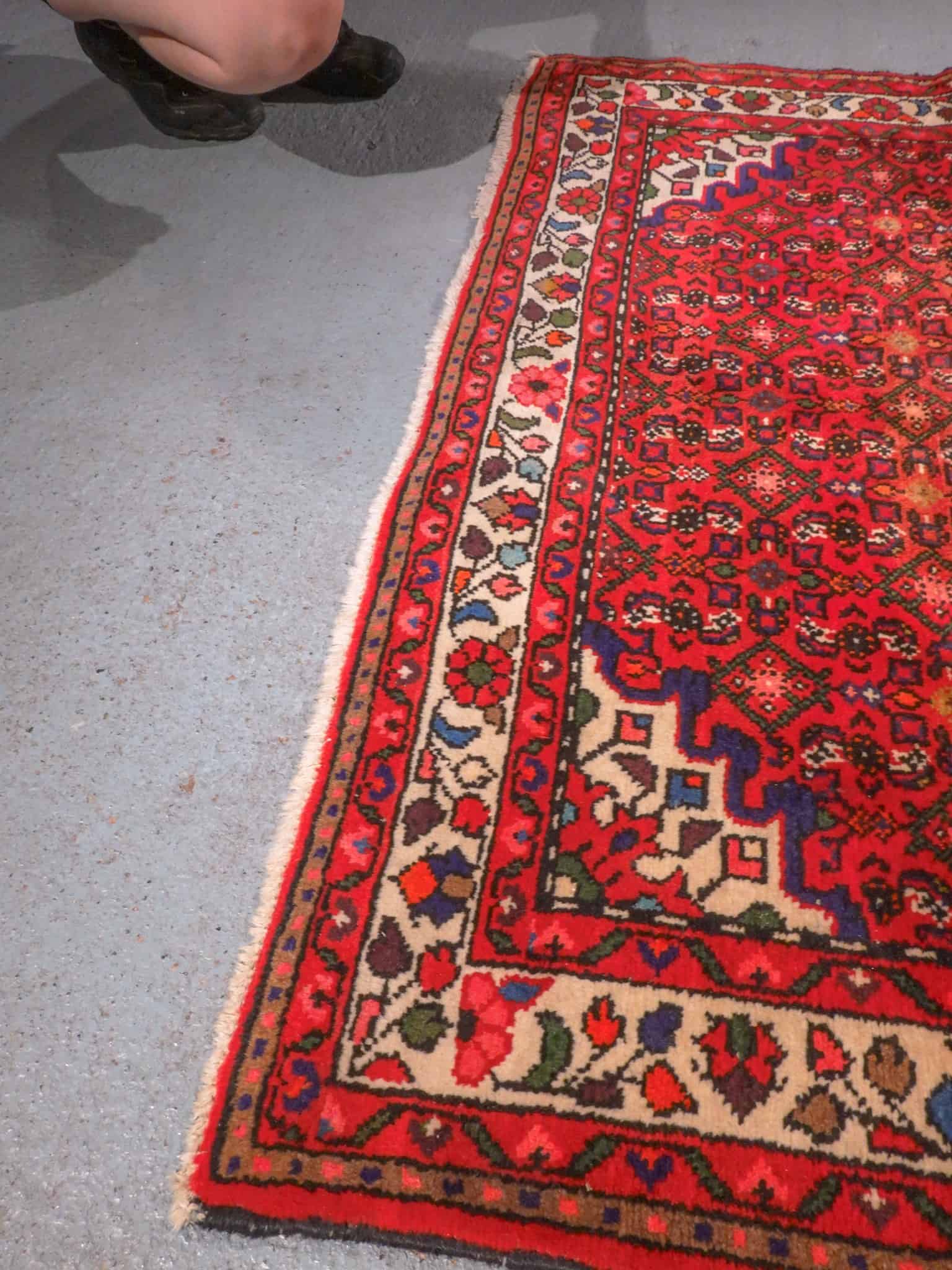 Punainen käsinsolmittu Hamadan-villamatto, 191 × 150 cm