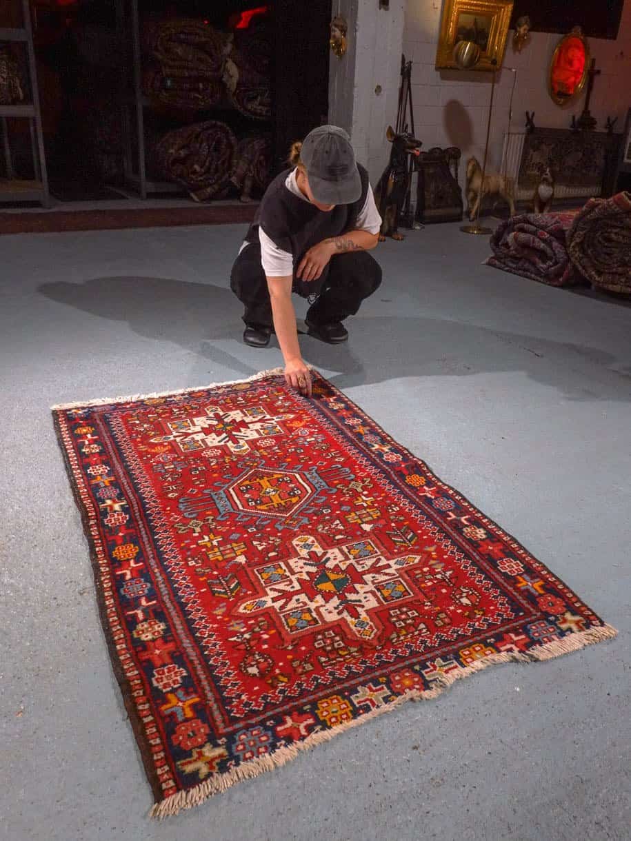 Punainen käsinsolmittu Heriz-villamatto, 125 × 85 cm