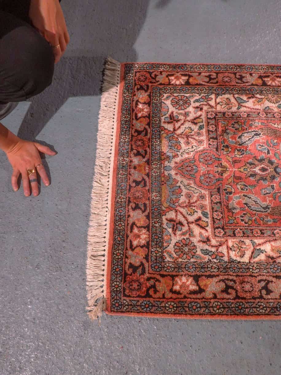 Punainen käsinsolmittu Kashmir-silkkimatto, 125 × 79 cm