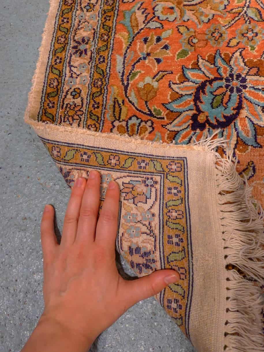 Vaalea käsinsolmittu Kashmir-villamatto, 375 × 270 cm