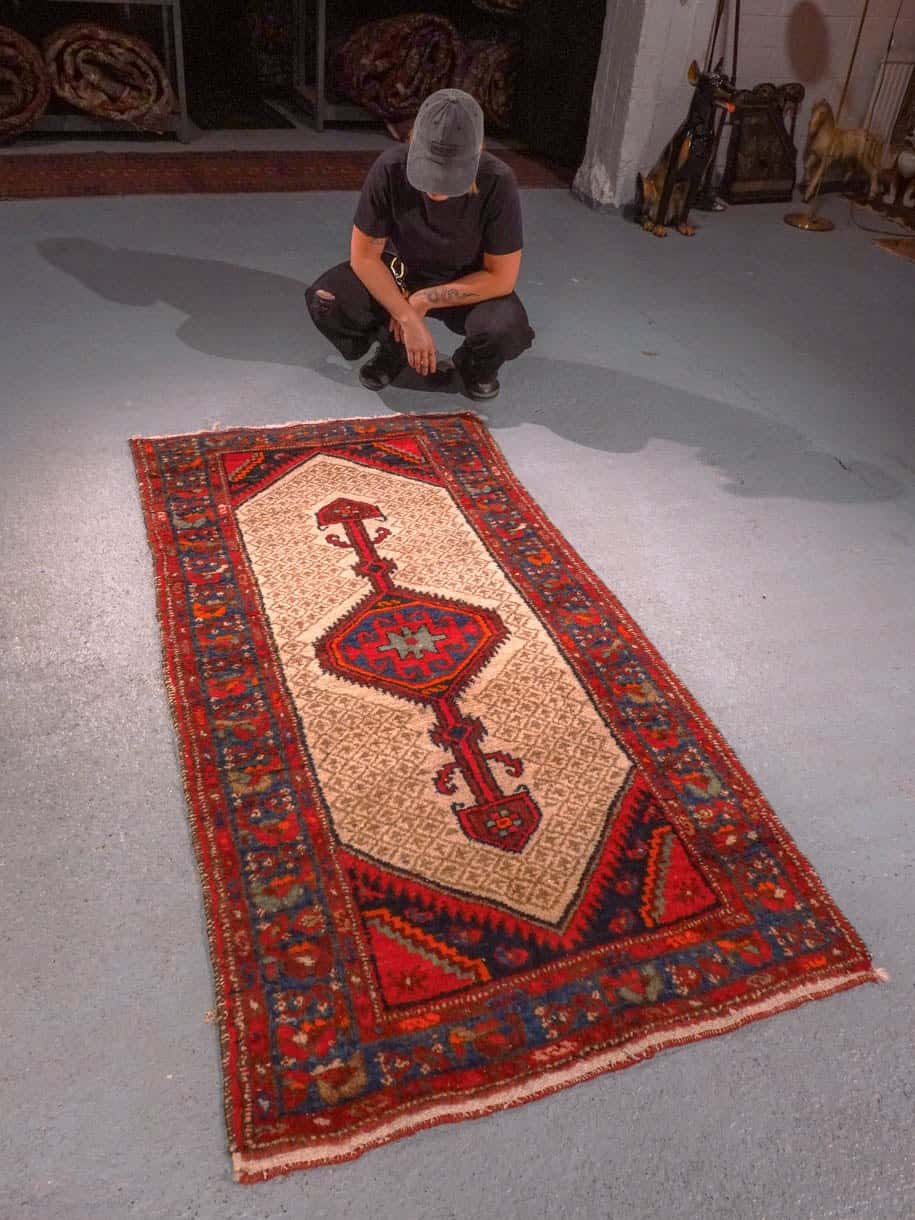 Punainen käsinsolmittu Koliai-villamatto, 180 × 95 cm