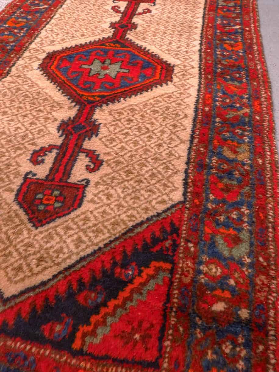 Punainen käsinsolmittu Koliai-villamatto, 180 × 95 cm