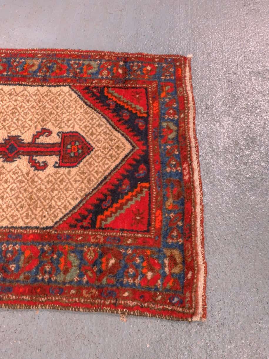Punainen käsinsolmittu Koliai-villamatto, 180 × 95 cm