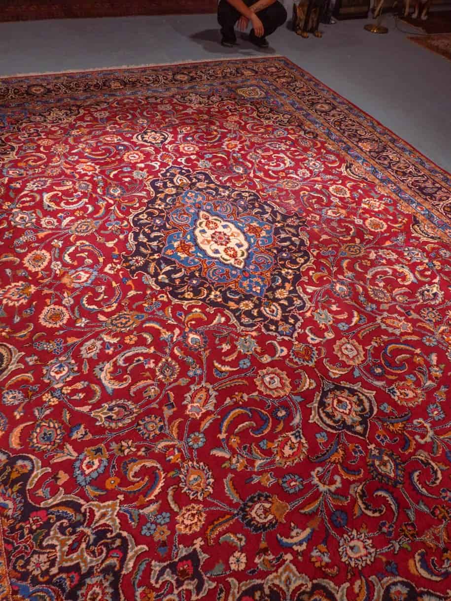 Punainen käsinsolmittu Meshed-villamatto, 395 × 300 cm