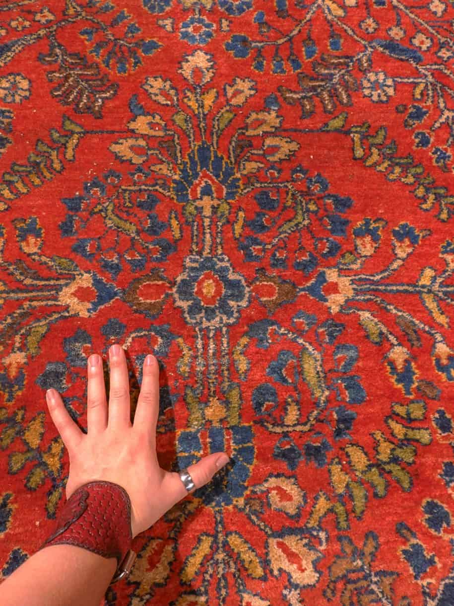 Punainen käsinsolmittu Sarouk-villamatto, 177 × 87 cm
