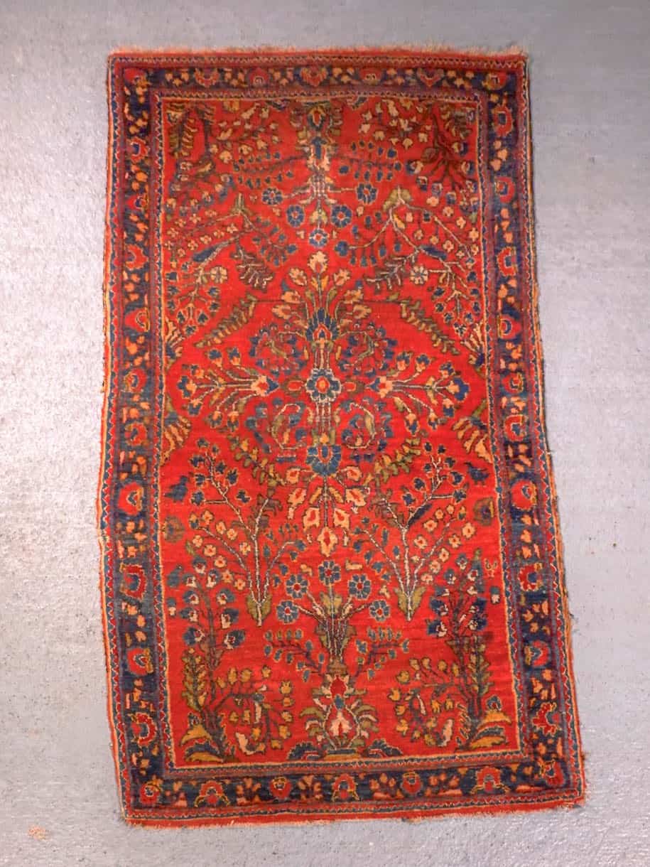 Punainen käsinsolmittu Sarouk-villamatto, 177 × 87 cm