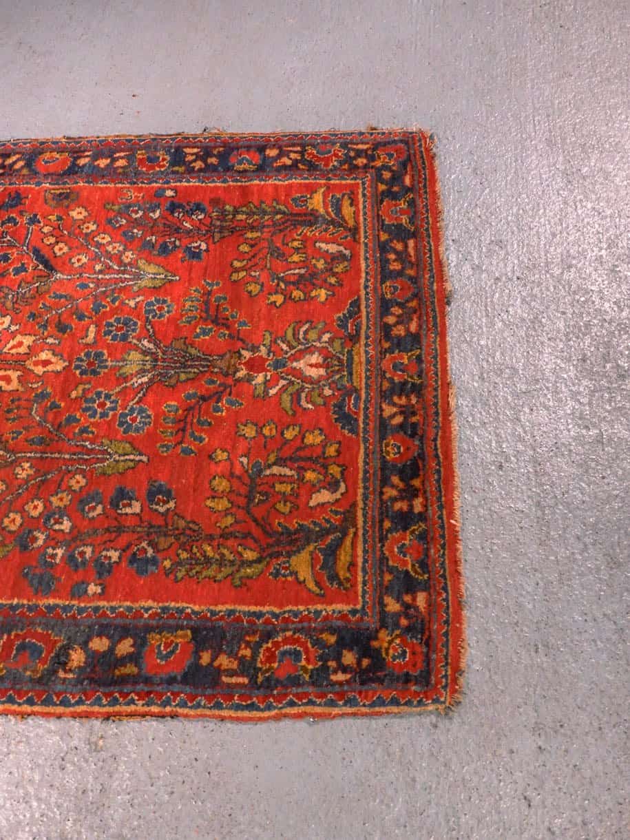 Punainen käsinsolmittu Sarouk-villamatto, 177 × 87 cm
