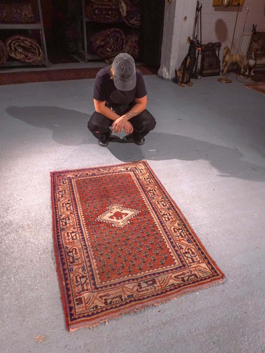 Punainen käsinsolmittu Sarouk Mir-villamatto, 120 × 81 cm