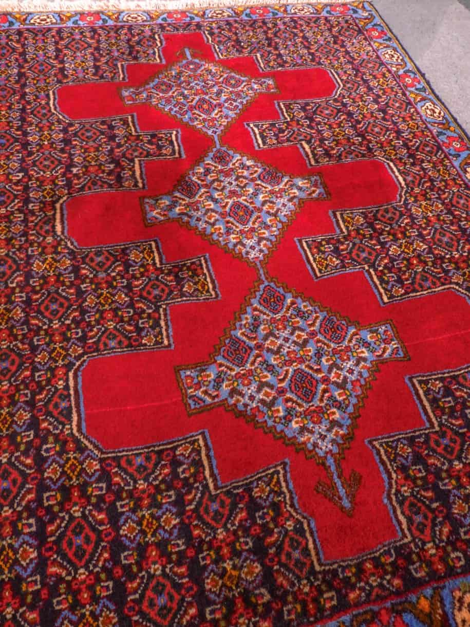 Punainen käsinsolmittu Senneh-villamatto, 110 × 81 cm