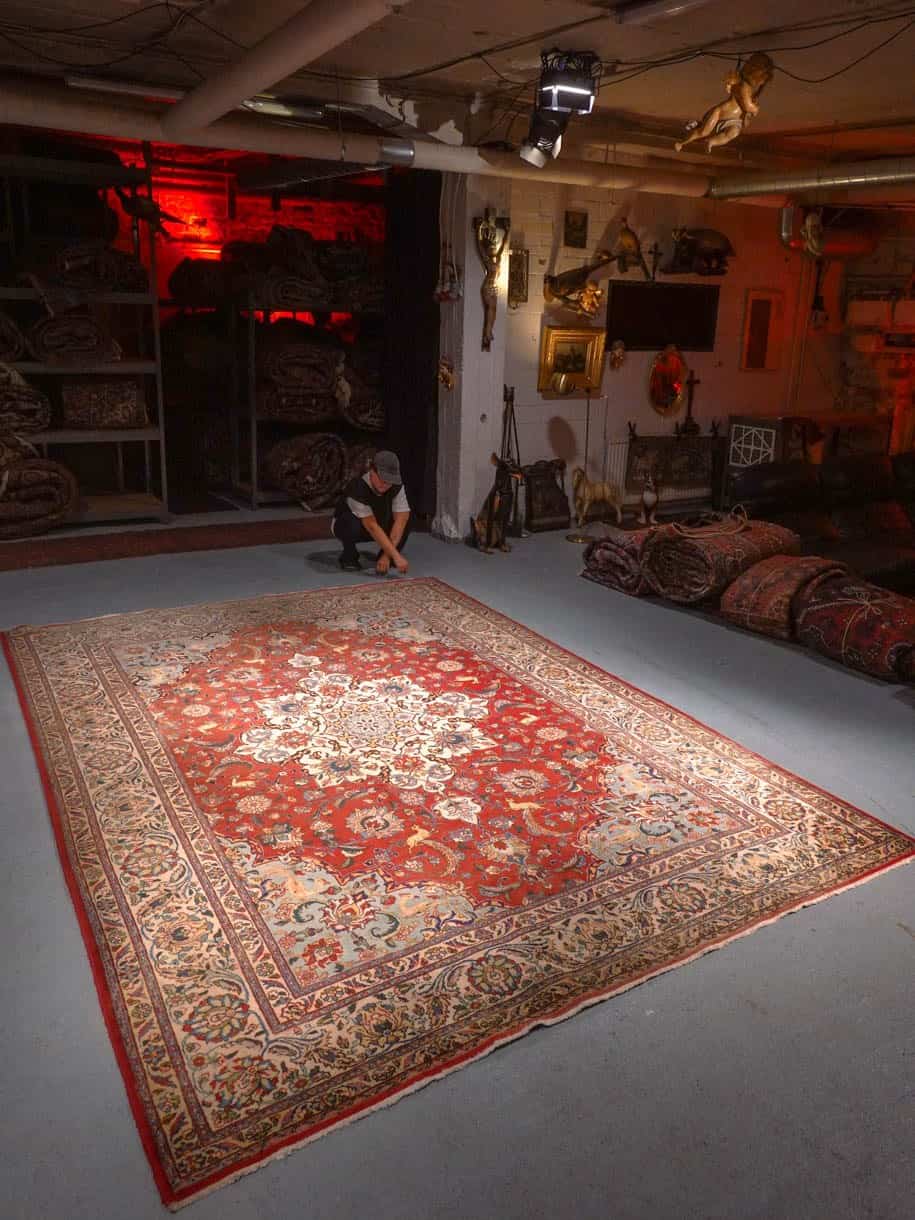 Punainen käsinsolmittu Tabriz-villamatto, 355 × 253 cm