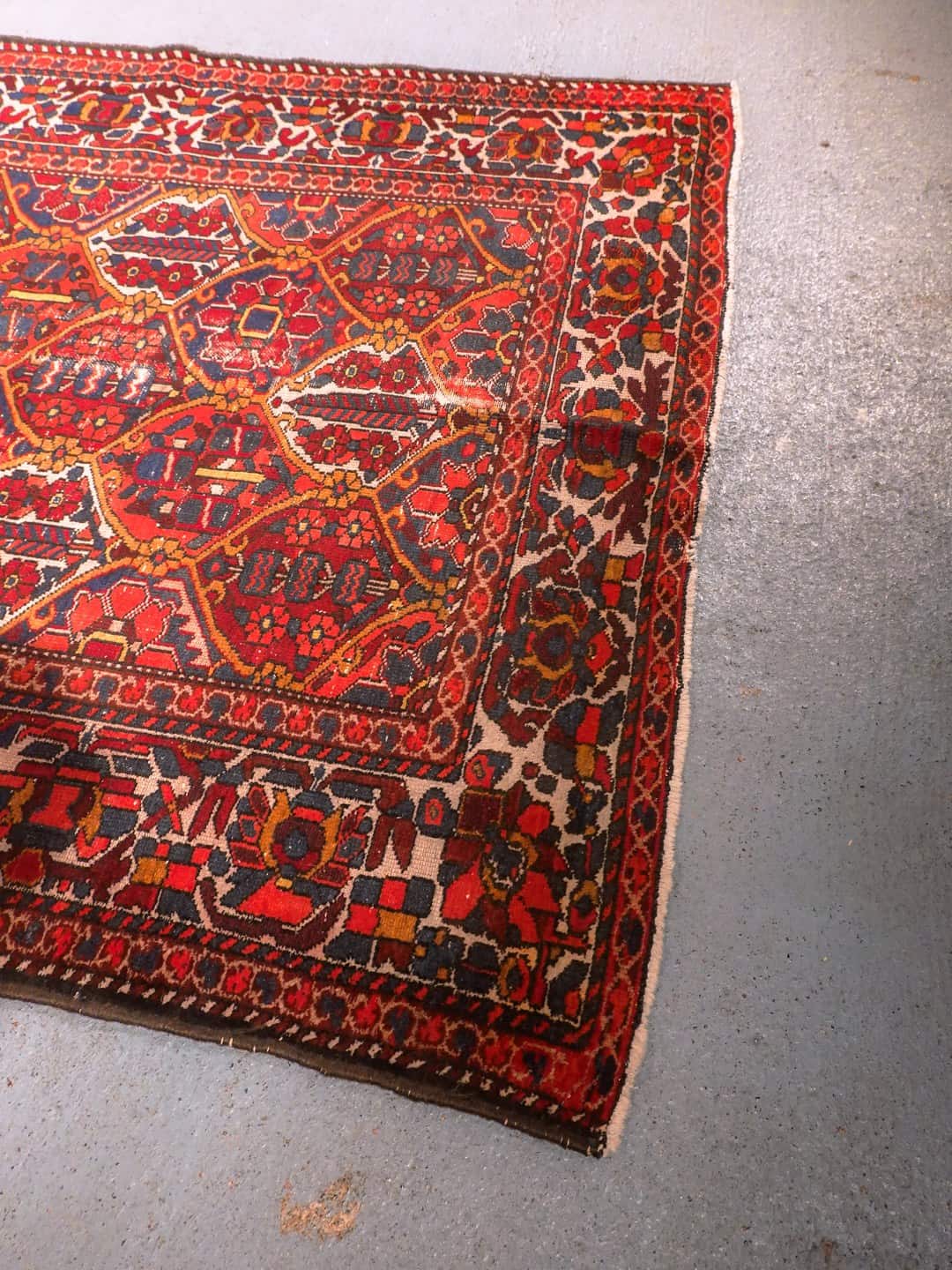 Bahtijaari-maton reunan yksityiskohta