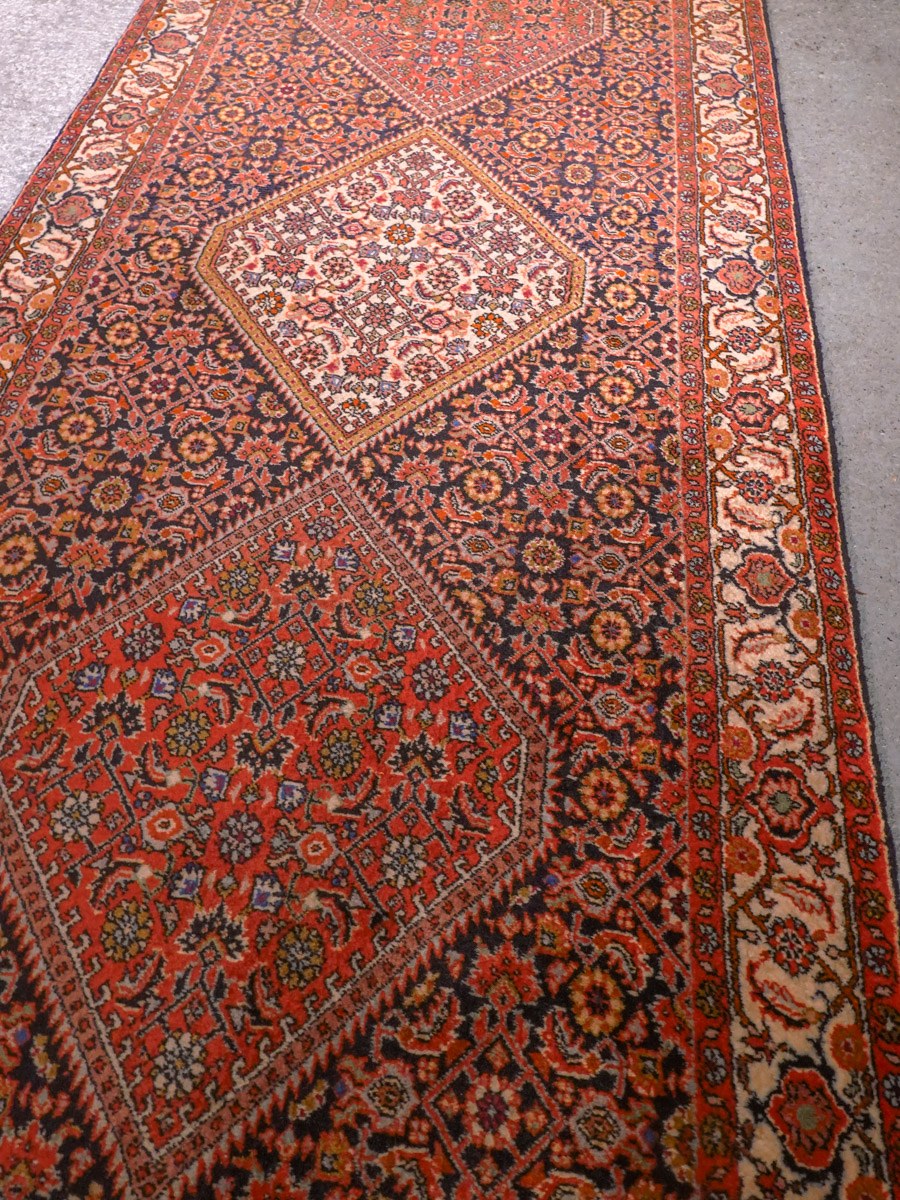 Punainen käsinsolmittu Bijar-villamatto, 316 × 93 cm