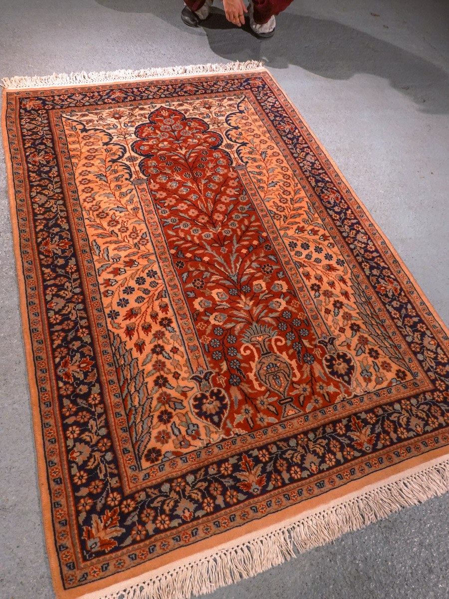 Punainen käsinsolmittu Ghom-villamatto, 182 × 116 cm