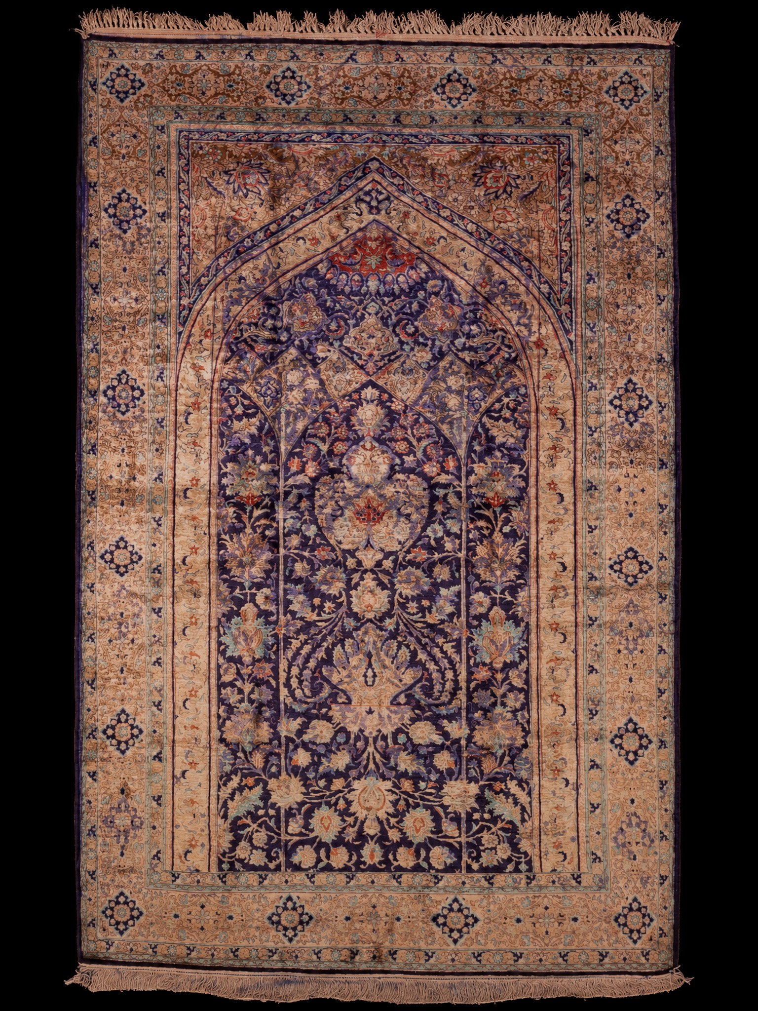 Muu käsinsolmittu Ghom-silkkimatto, 212 × 133 cm