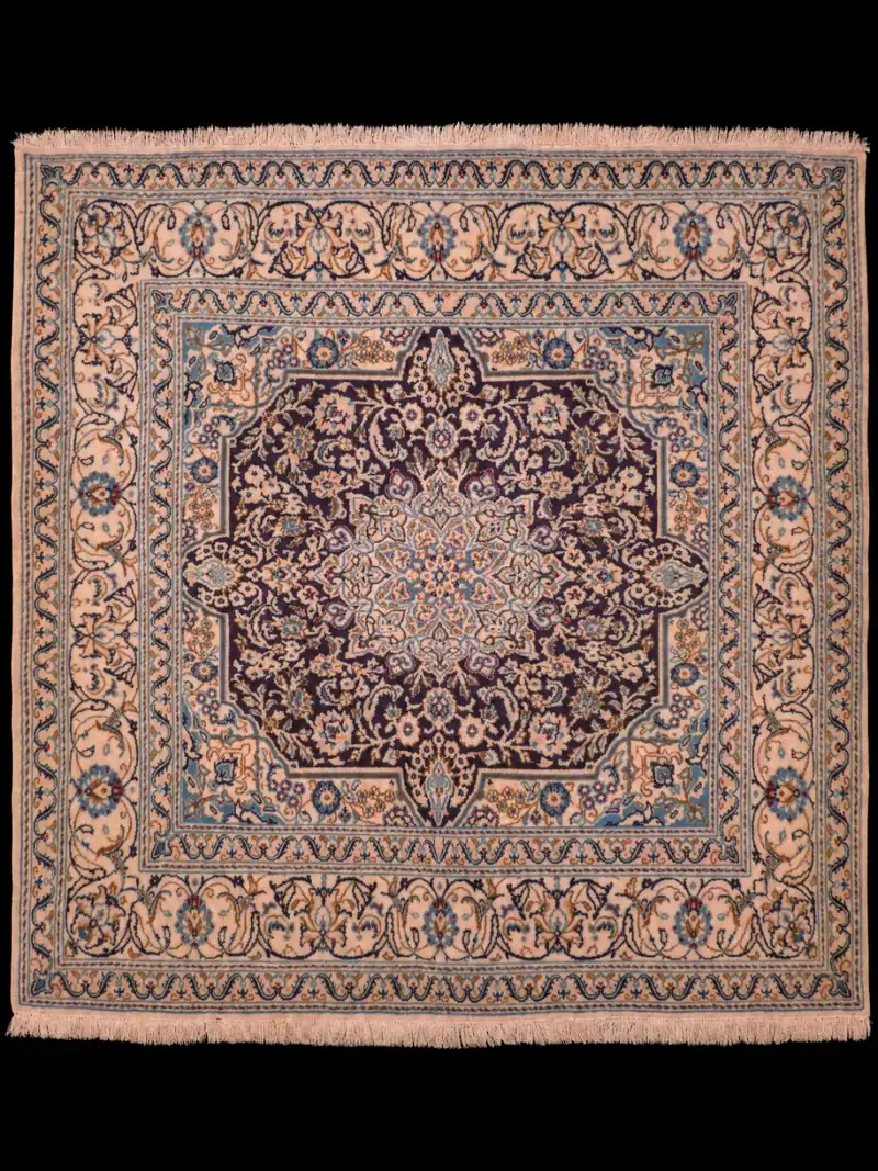 Upea neliömäinen Nain – 195 x 195 cm