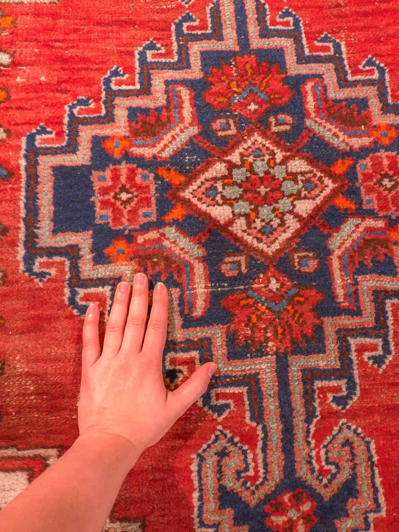 Punainen käsinsolmittu Hamadan-villamatto, 150 × 95 cm