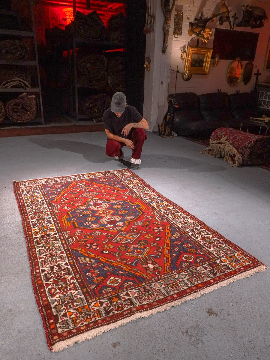 Punainen käsinsolmittu Hamadan-villamatto, 207 × 136 cm