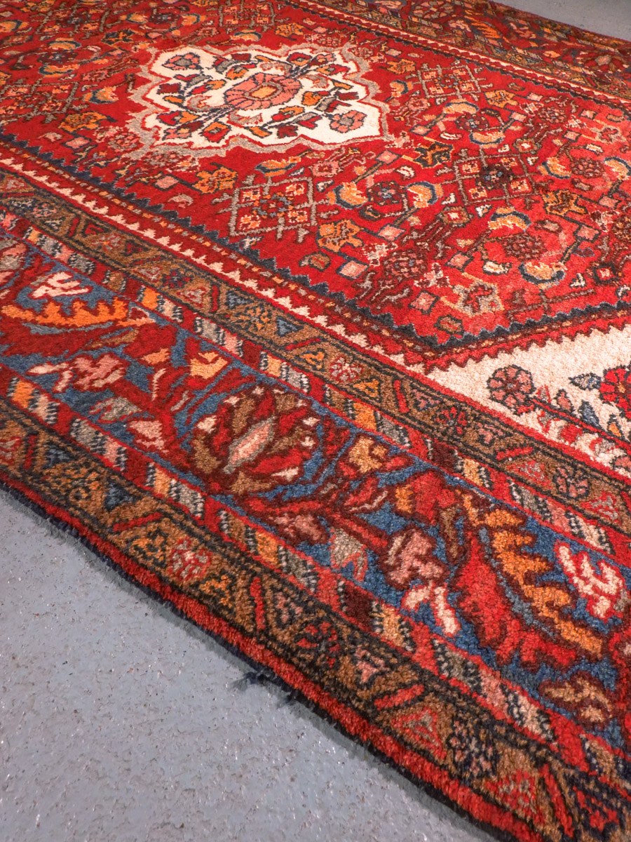Punainen käsinsolmittu Hamadan-villamatto, 213 × 143 cm