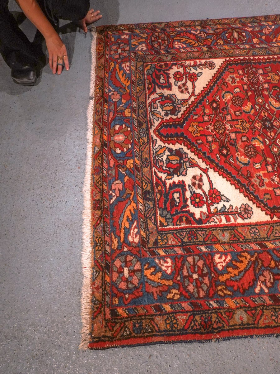 Punainen käsinsolmittu Hamadan-villamatto, 213 × 143 cm