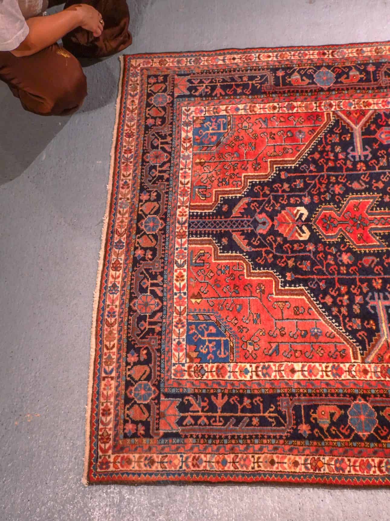 Punainen käsinsolmittu Hamadan-villamatto, 267 × 154 cm