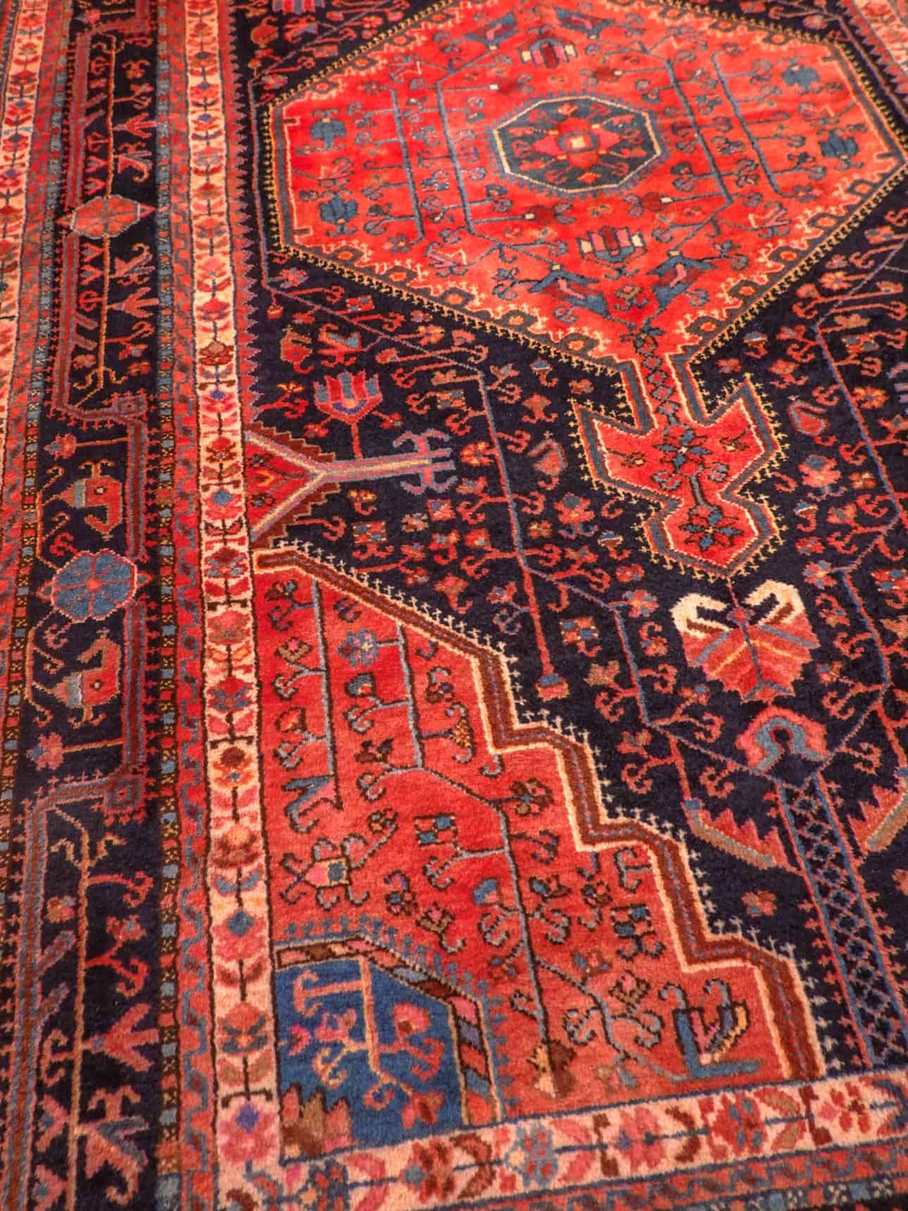 Punainen käsinsolmittu Hamadan-villamatto, 267 × 154 cm