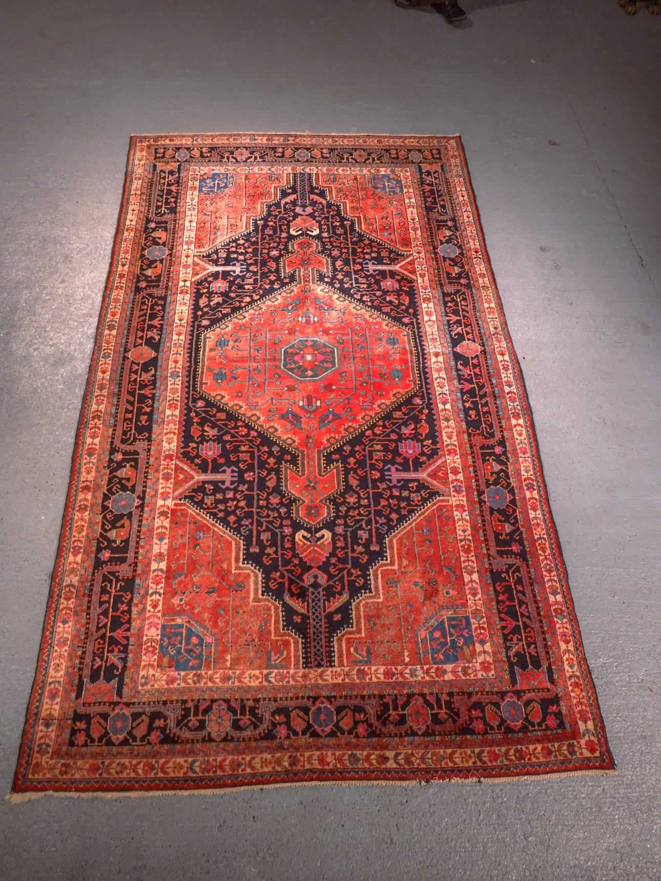Punainen käsinsolmittu Hamadan-villamatto, 267 × 154 cm