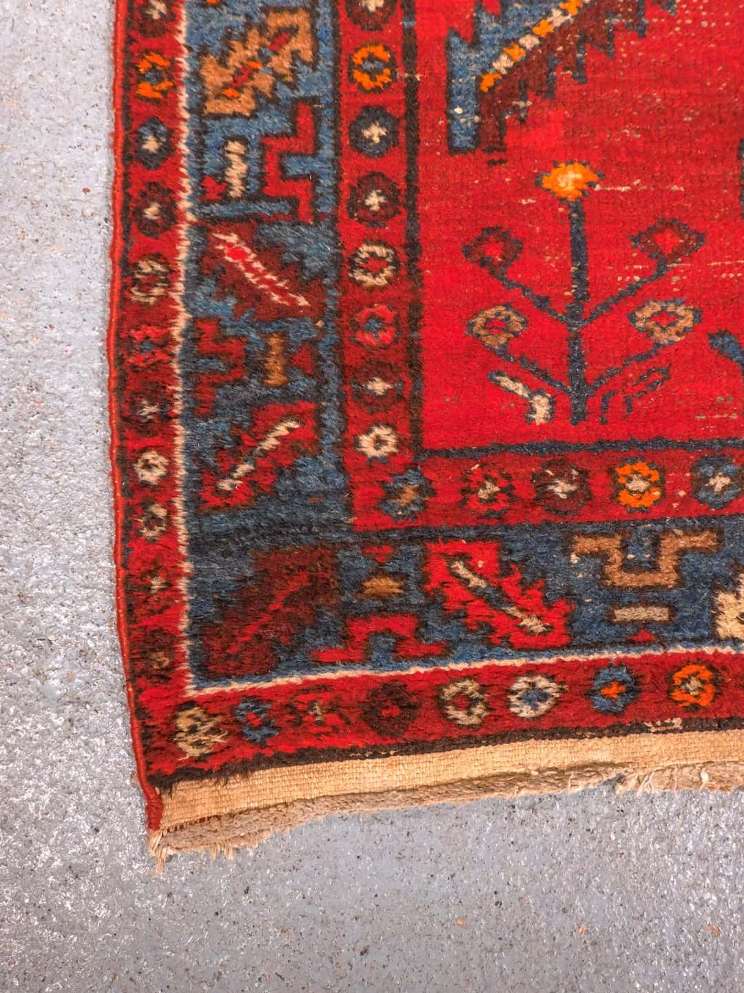 Hamadan-maton reunan yksityiskohta