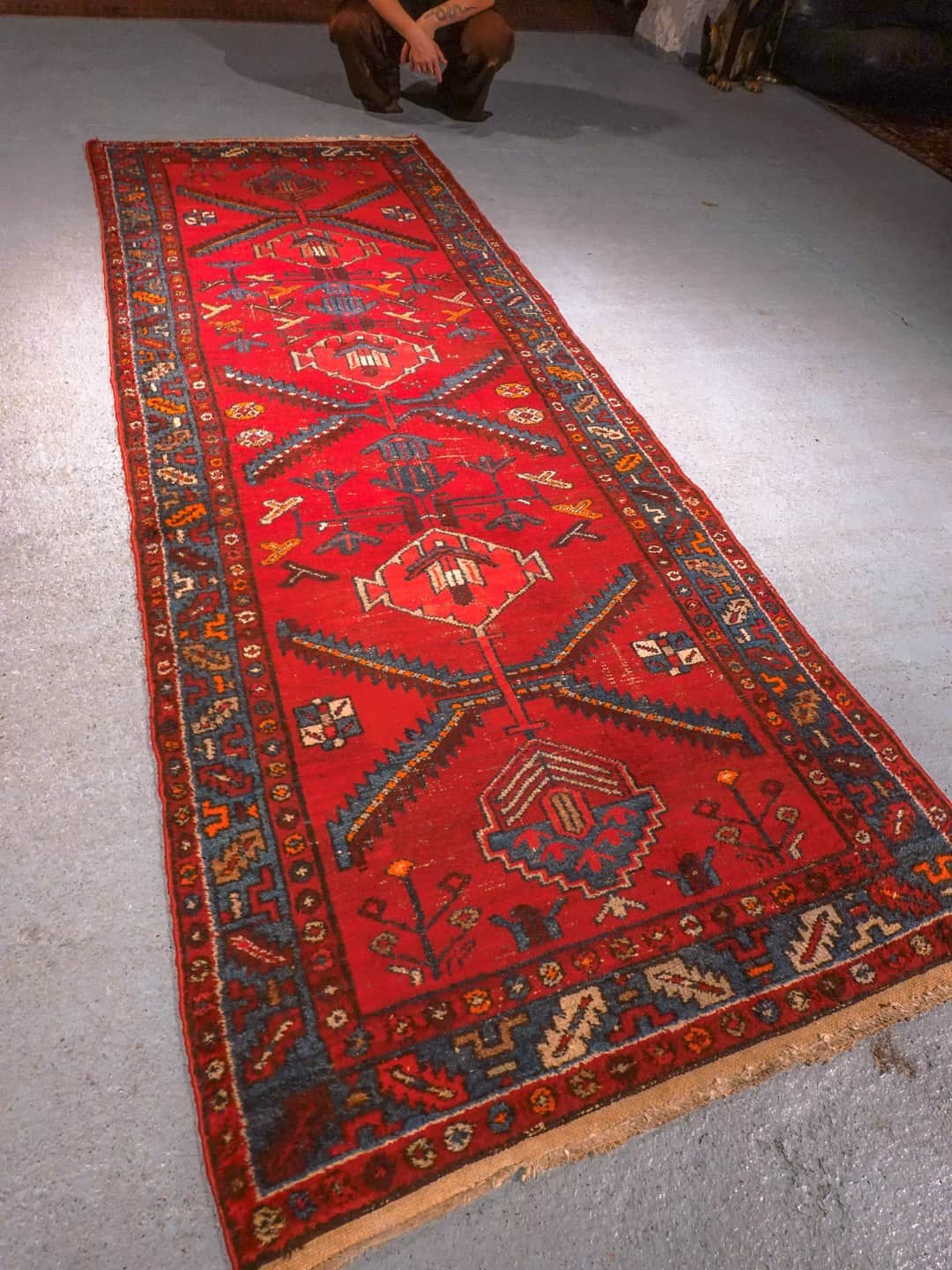 Punainen käsinsolmittu Hamadan-villamatto, 295 × 105 cm