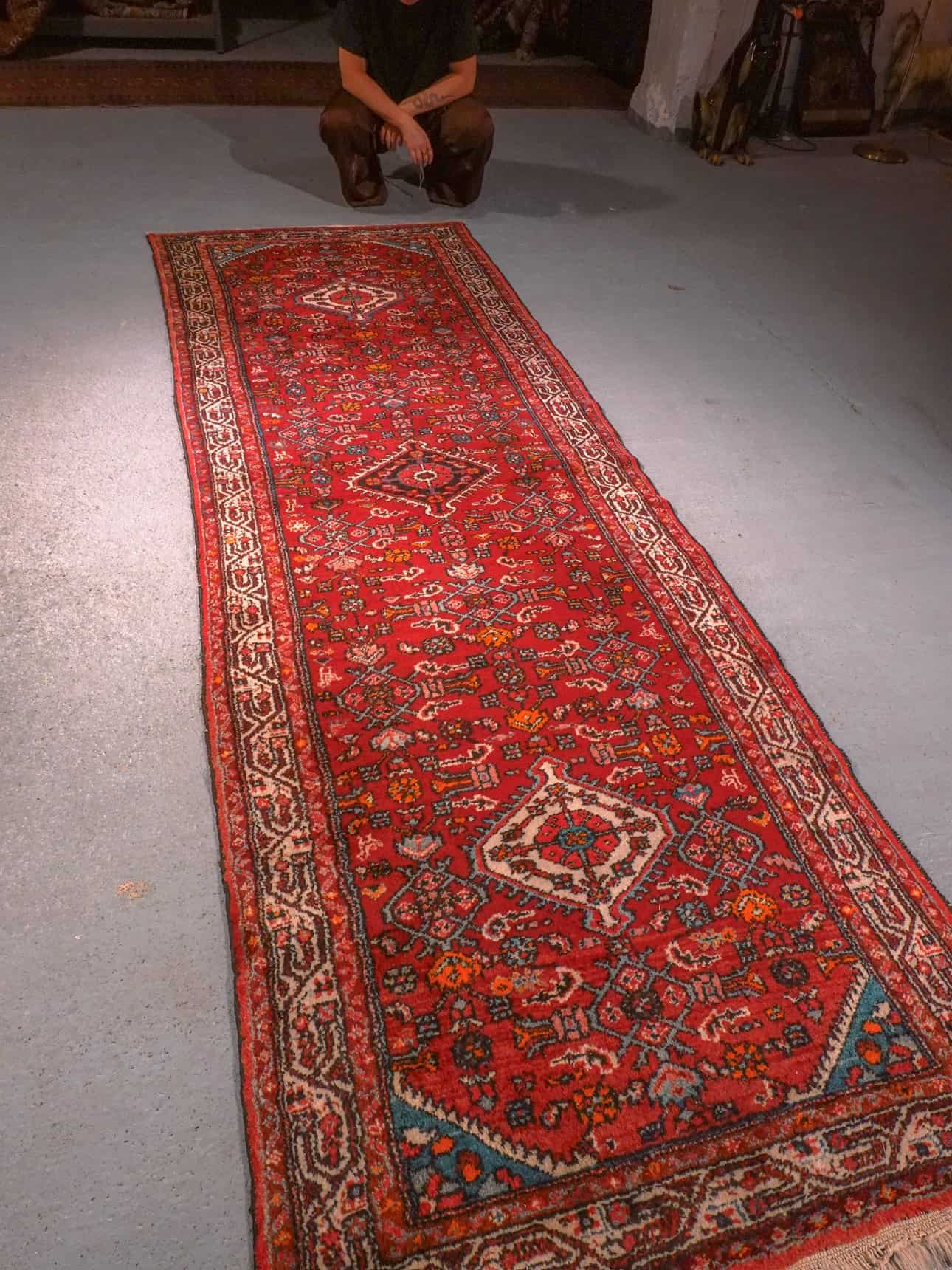 Punainen käsinsolmittu Hamadan-villamatto, 310 × 105 cm