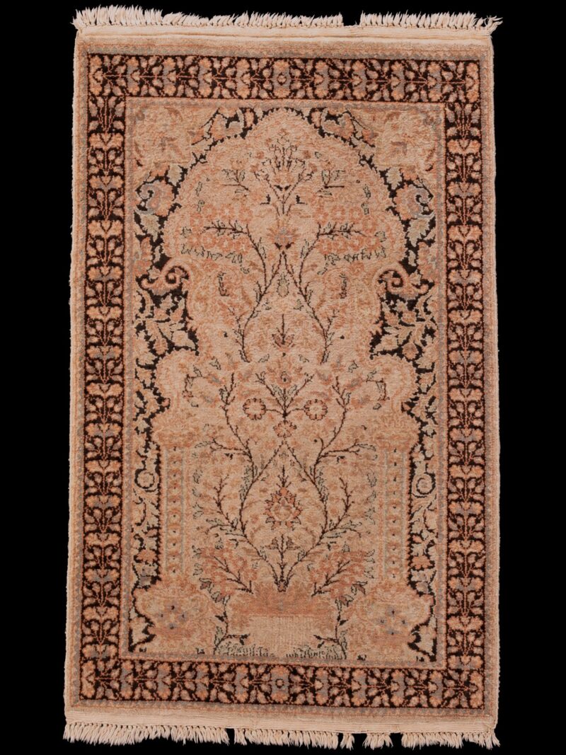 Vaalea käsinsolmittu Kashmir-silkkimatto, 123 × 79 cm